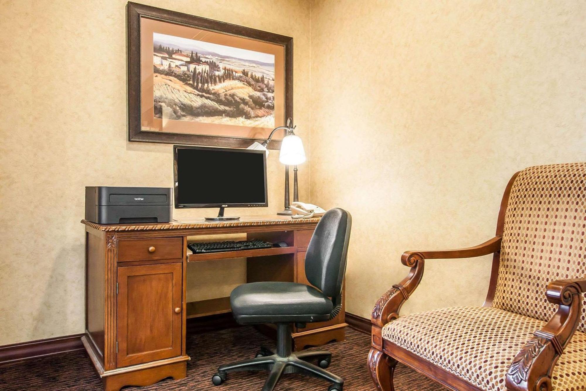 Comfort Inn & Suites Mcminnville Wine Country Buitenkant foto